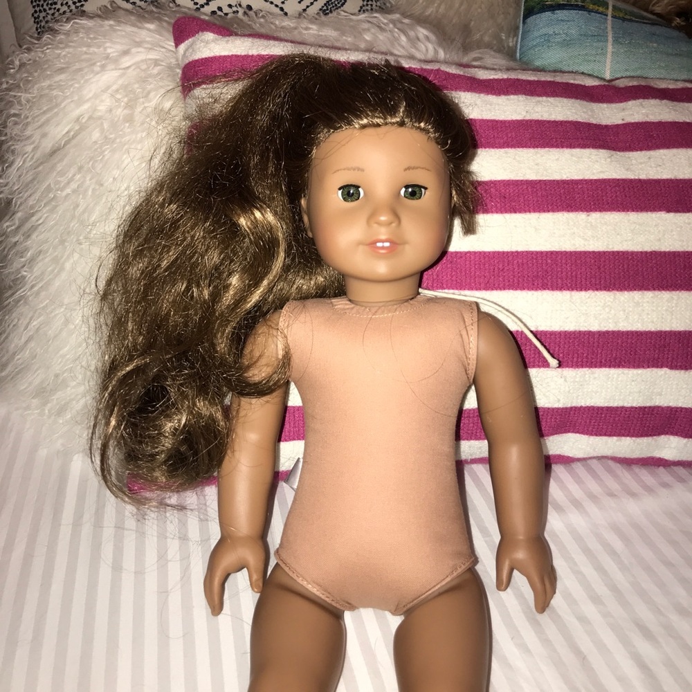 AMERICAN GIRL DOLL